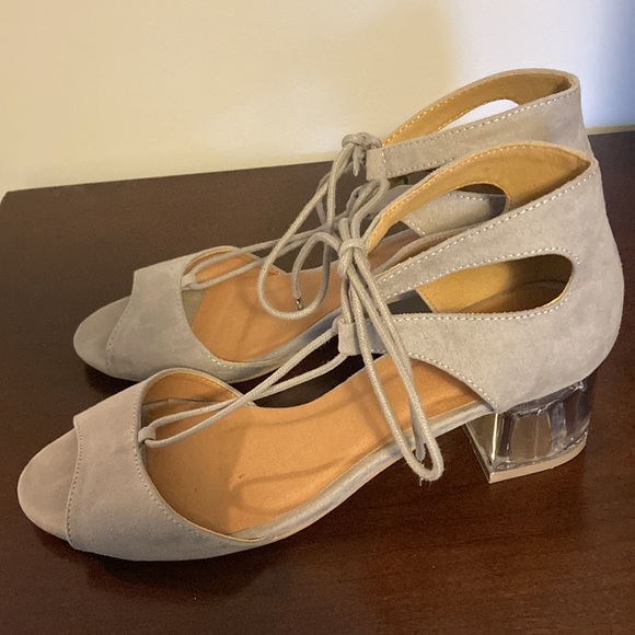 Beautiful grey suede dress shoes size 8 1/2 worn once - Picture 2 of 5